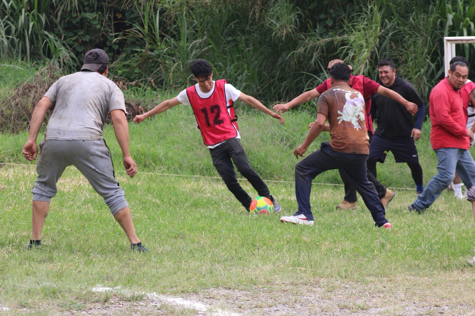 Faenadores y personal administrativo del Rastro Municipal de Xalapa participan en partido de fútbol amistoso