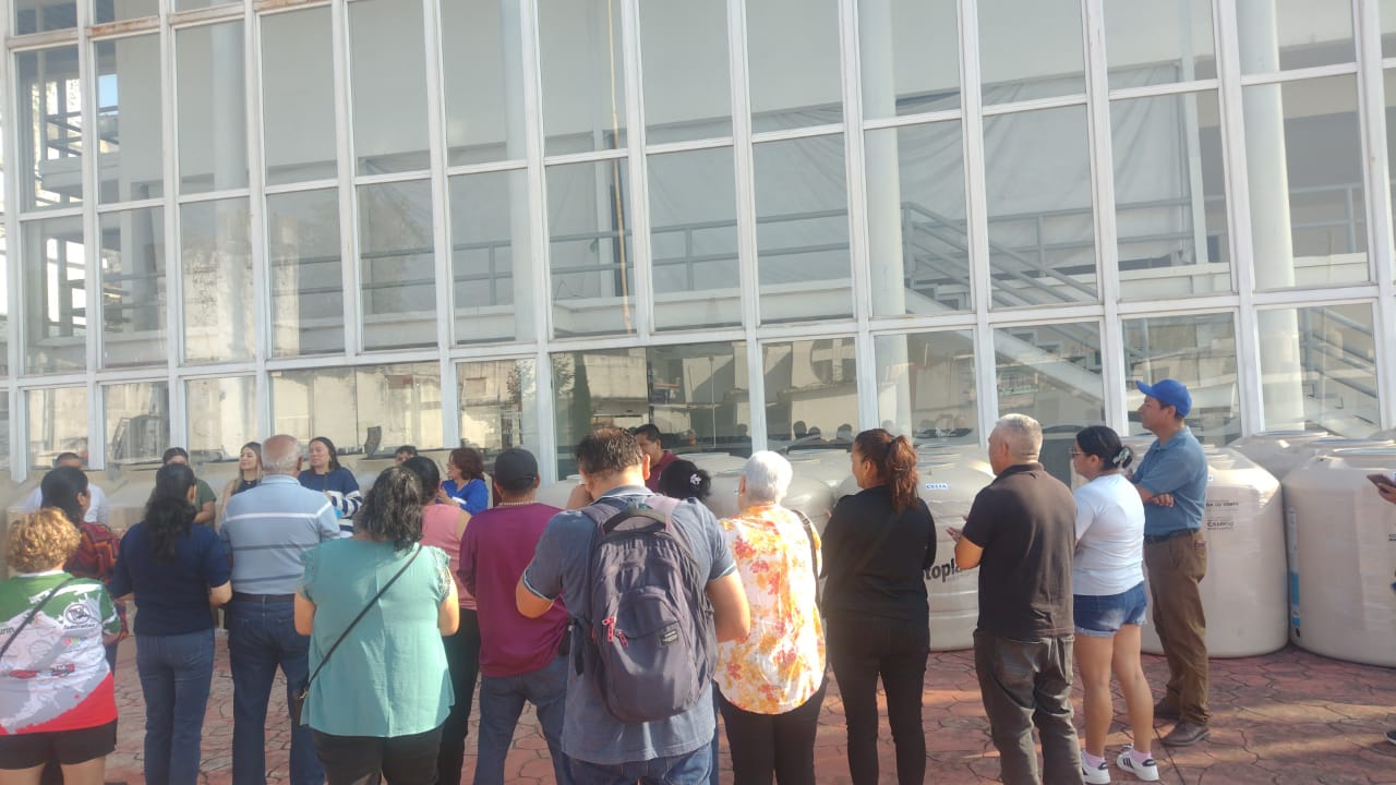 Banderilla entrega 29 tinacos subsidiados a familias con programa Mejorando Hogares