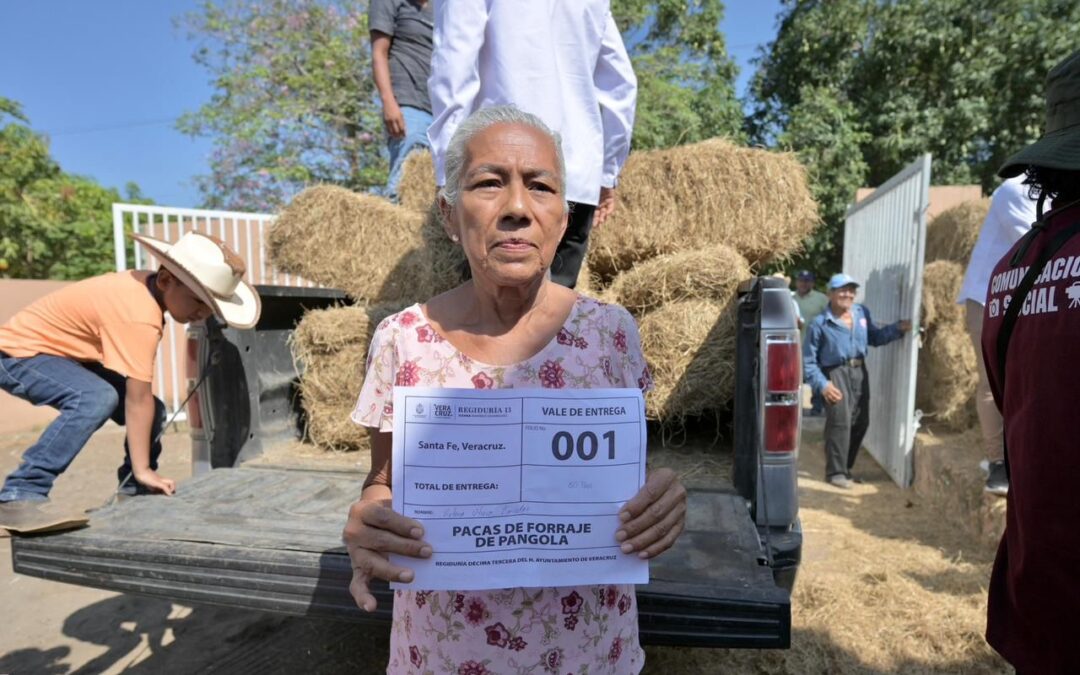 Alcaldesa de Veracruz anuncia apoyos al campo con pacas y módulo agrario