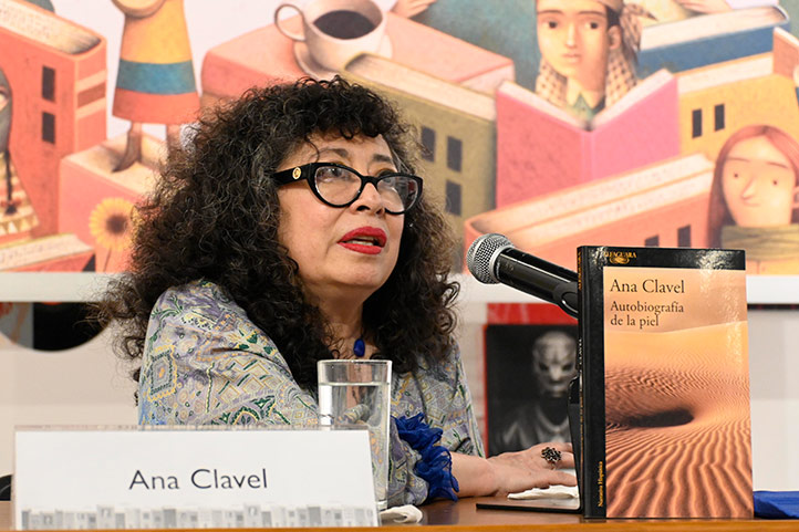 Portada de Autobiografía de la piel de Ana Clavel presentada en FILU 2026