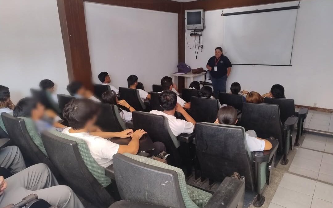 Capacitan a estudiantes en prevención del acoso escolar en Fortín