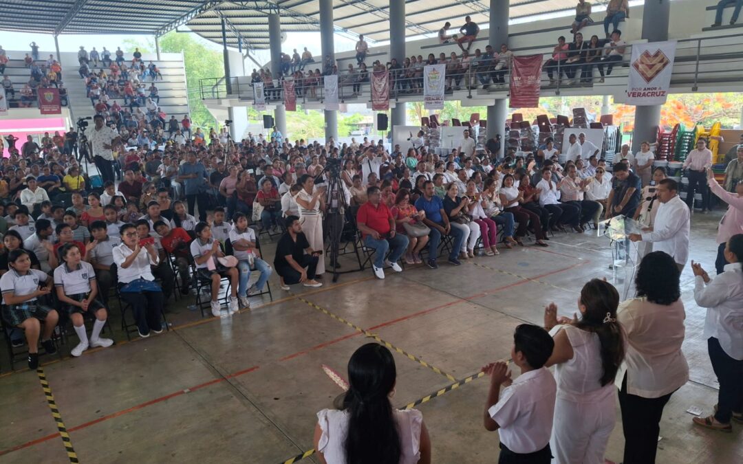Concluye entrega de mobiliario a 266 escuelas en Álamo