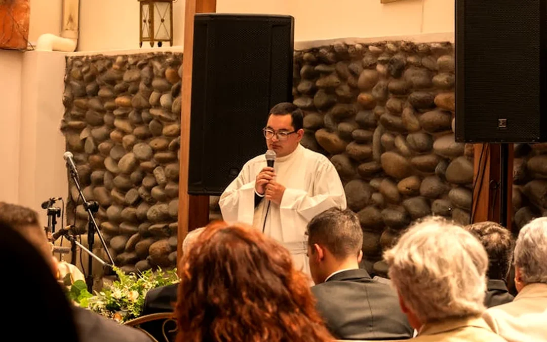 El Padre Suazo invita a los católicos a llevar la obra de Dios a la vida, la familia y su trabajo