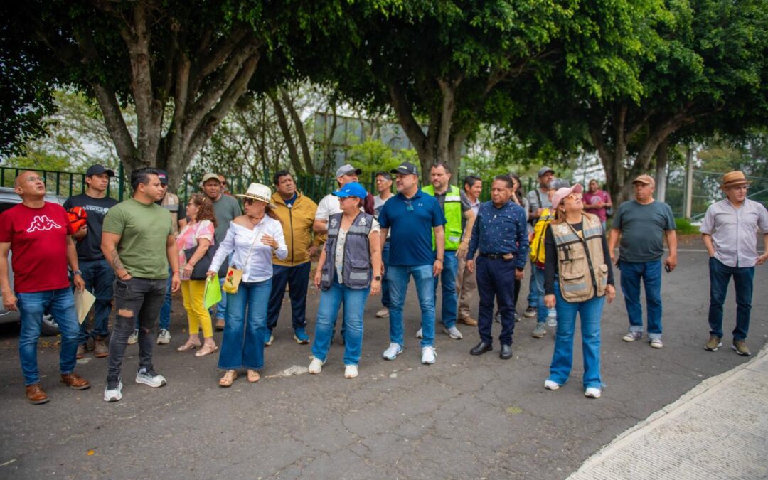 Daniela Griego recorre Xalapa 2000 y llama a la unión vecinal