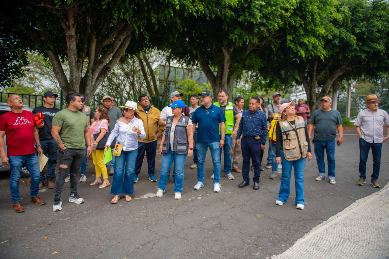 La alcaldesa Daniela Griego durante recorrido en la Unidad Habitacional Xalapa 2000