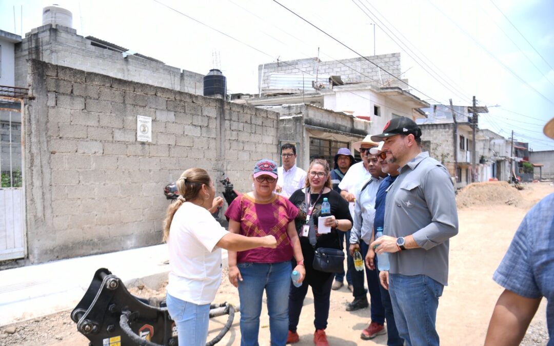 Daniela Griego supervisa obras en tres colonias de Xalapa