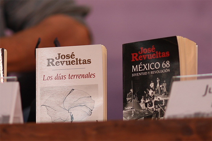 Eduardo Antonio Parra durante conferencia sobre José Revueltas en FILU 2026