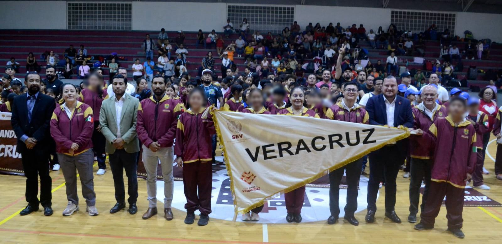 SEV abandera a delegación veracruzana para etapa nacional de juegos escolares