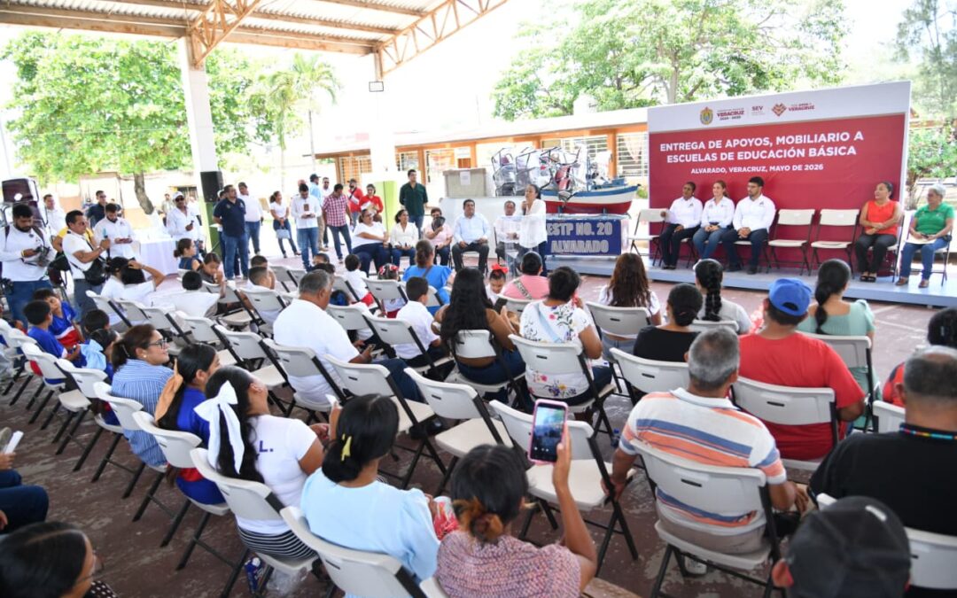SEV entrega mobiliario a 17 escuelas en Alvarado