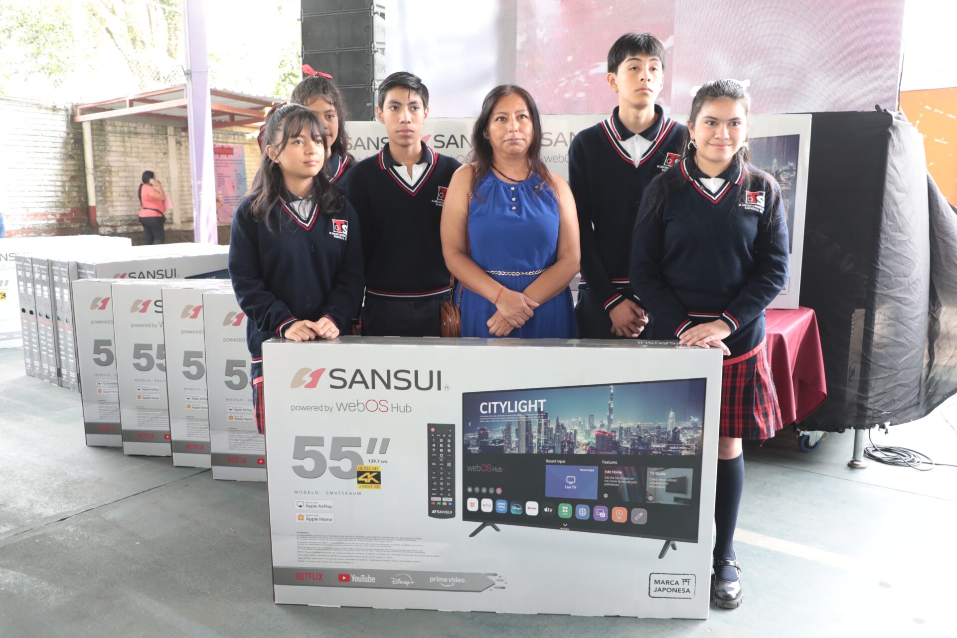 Entrega de pantallas inteligentes en telesecundaria de Banderilla