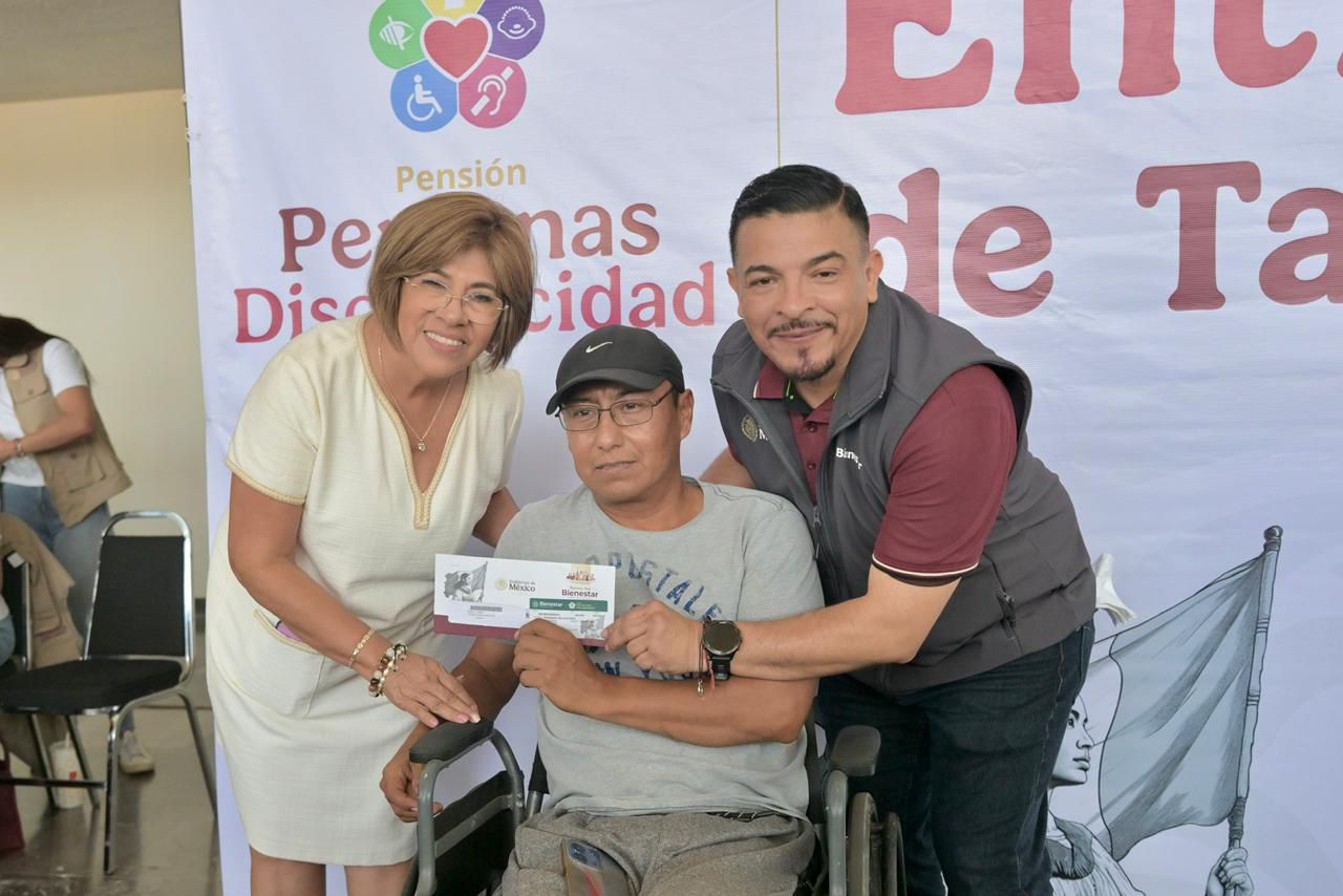 Entrega de 360 tarjetas de pensión para personas con discapacidad en Veracruz