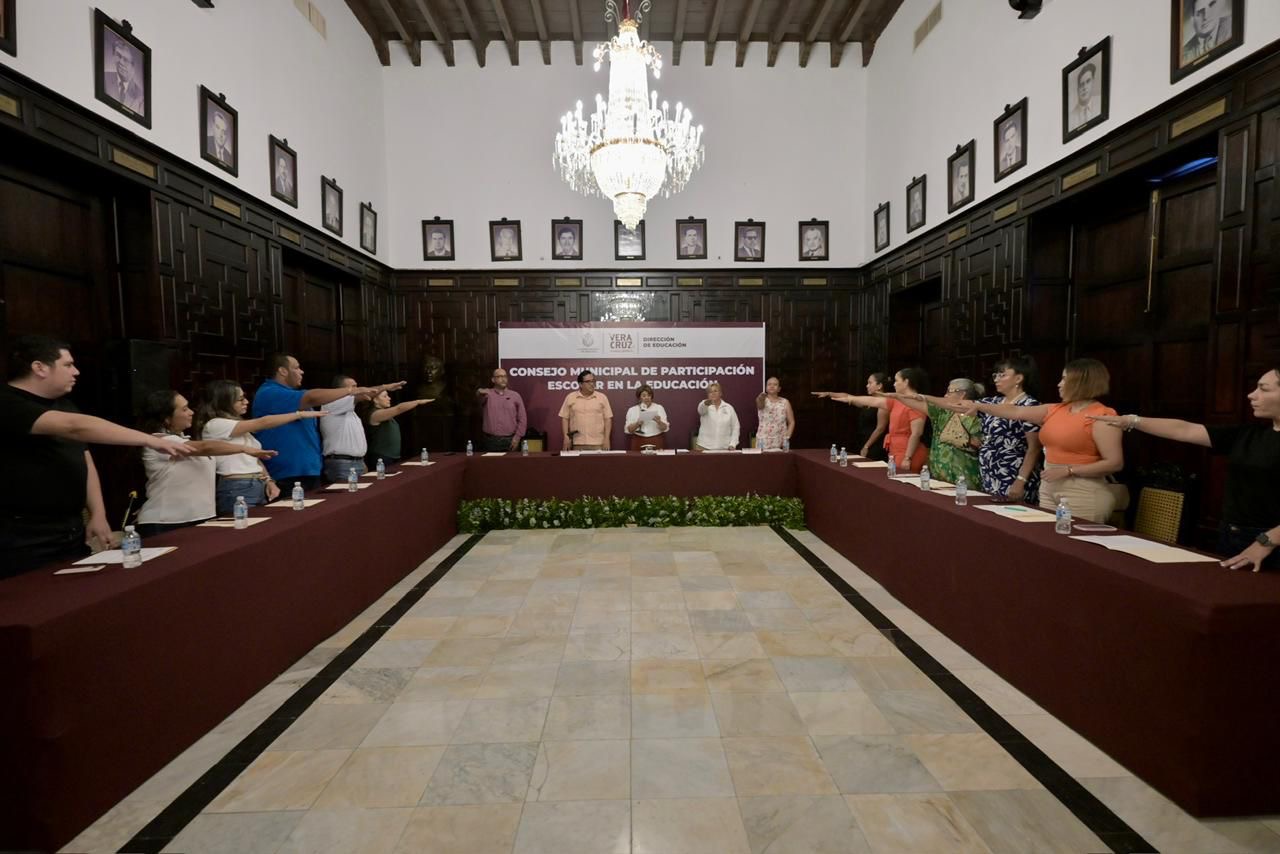 Anuncia Rosa María nuevas escuelas municipales de oratoria, poesía y ajedrez