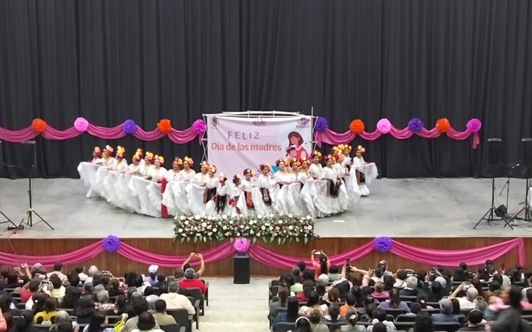 Cientos de madres banderillenses celebran con evento artístico-musical