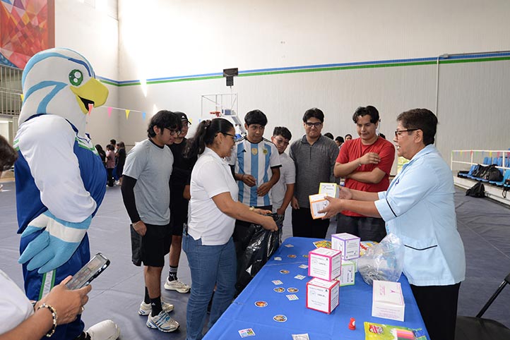 Feria del Bienestar Universitario 2026 en el Gimnasio Miguel Ángel Ríos Torres de la UV en Xalapa