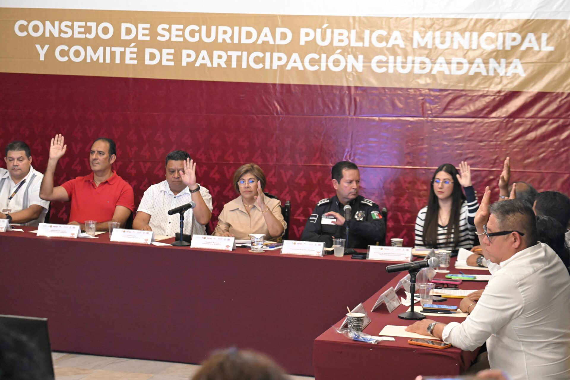 Alcaldesa de Veracruz Rosa María Hernández Espejo durante sesión del Consejo de Seguridad Pública Municipal