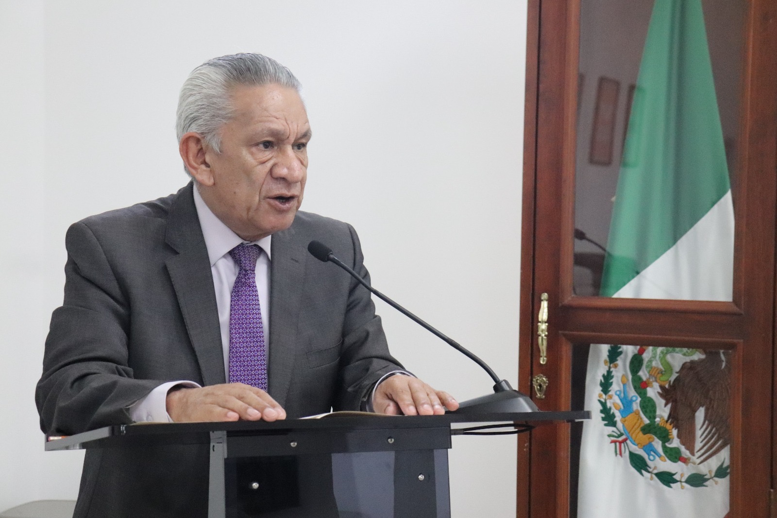 INE Veracruz otorga titularidad a nueve miembros del SPEN