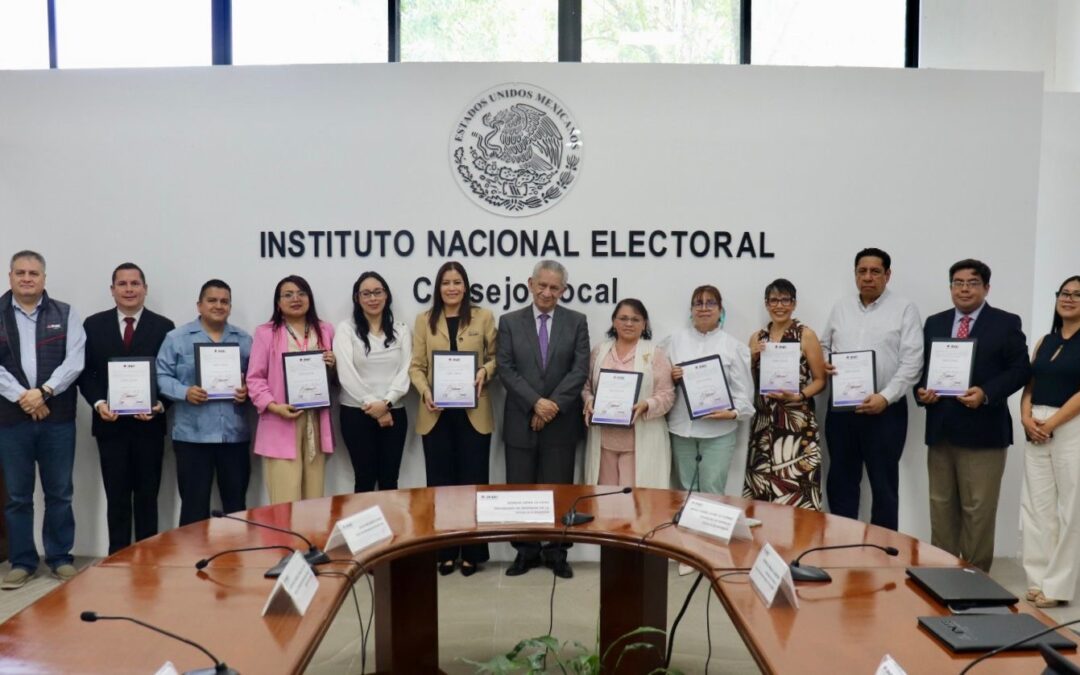 INE Veracruz otorga titularidad a nueve miembros del SPEN