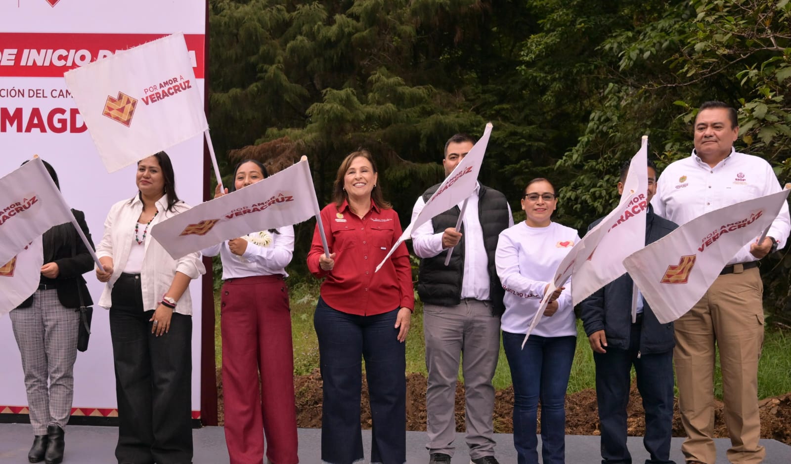 Banderazo de inicio de pavimentación del camino Magdalena-Tequila en la Sierra de Zongolica