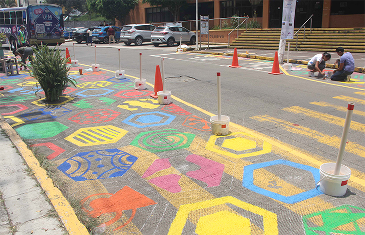 Estudiantes UV rediseñan cruce peatonal con orejas peatonales en Xalapa