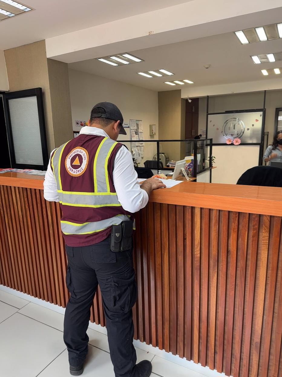 Estudiante es trasladada a hospital tras intoxicación en escuela Amparo del Castillo en Veracruz