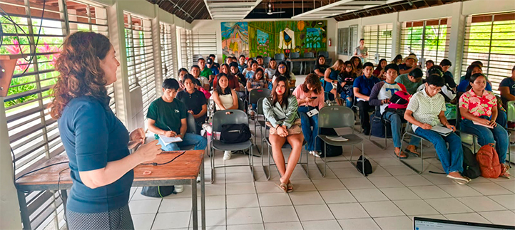 Investigadora europea elogia modelo educativo de la UV Intercultural