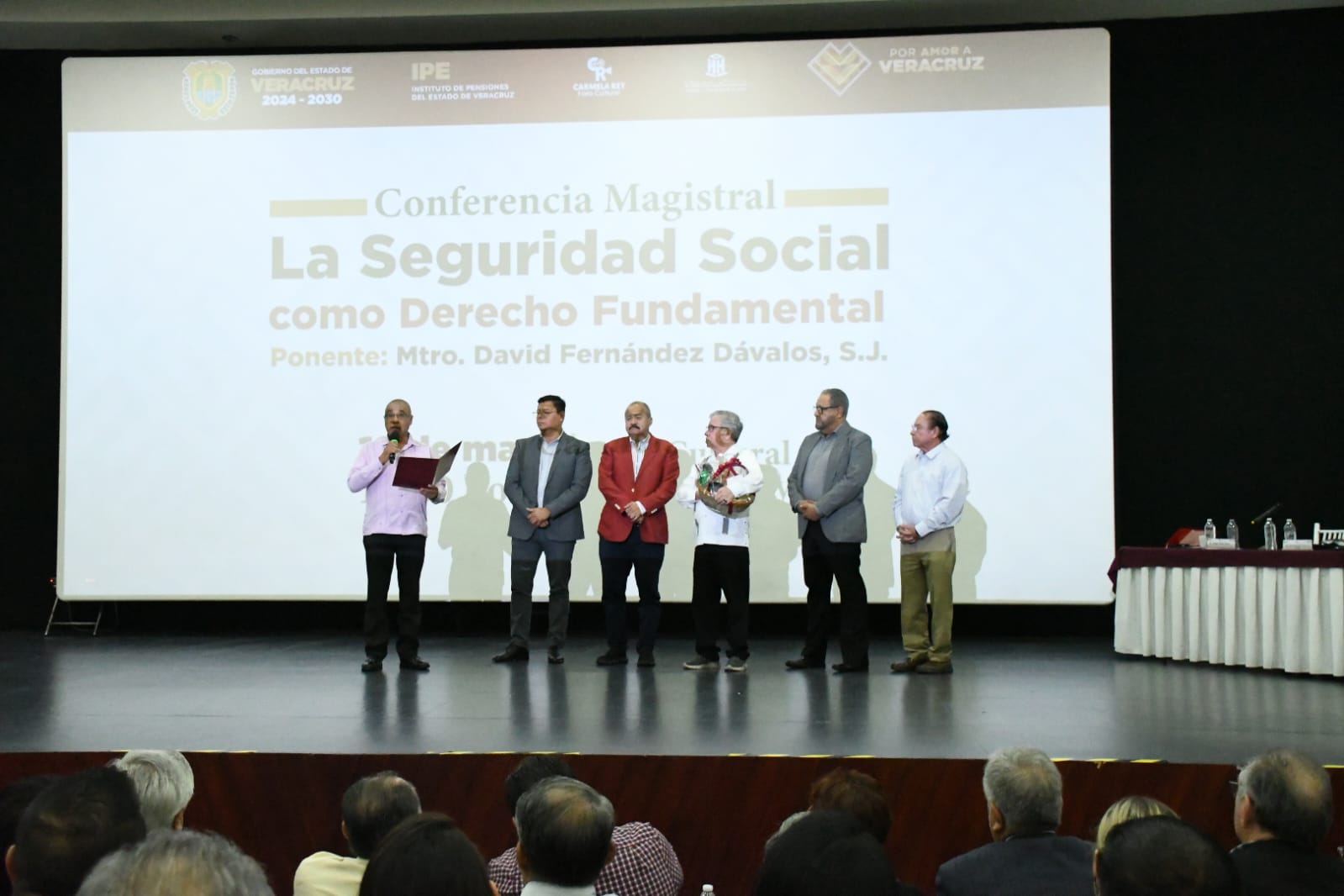 IPE promueve seguridad social como derecho humano en Xalapa