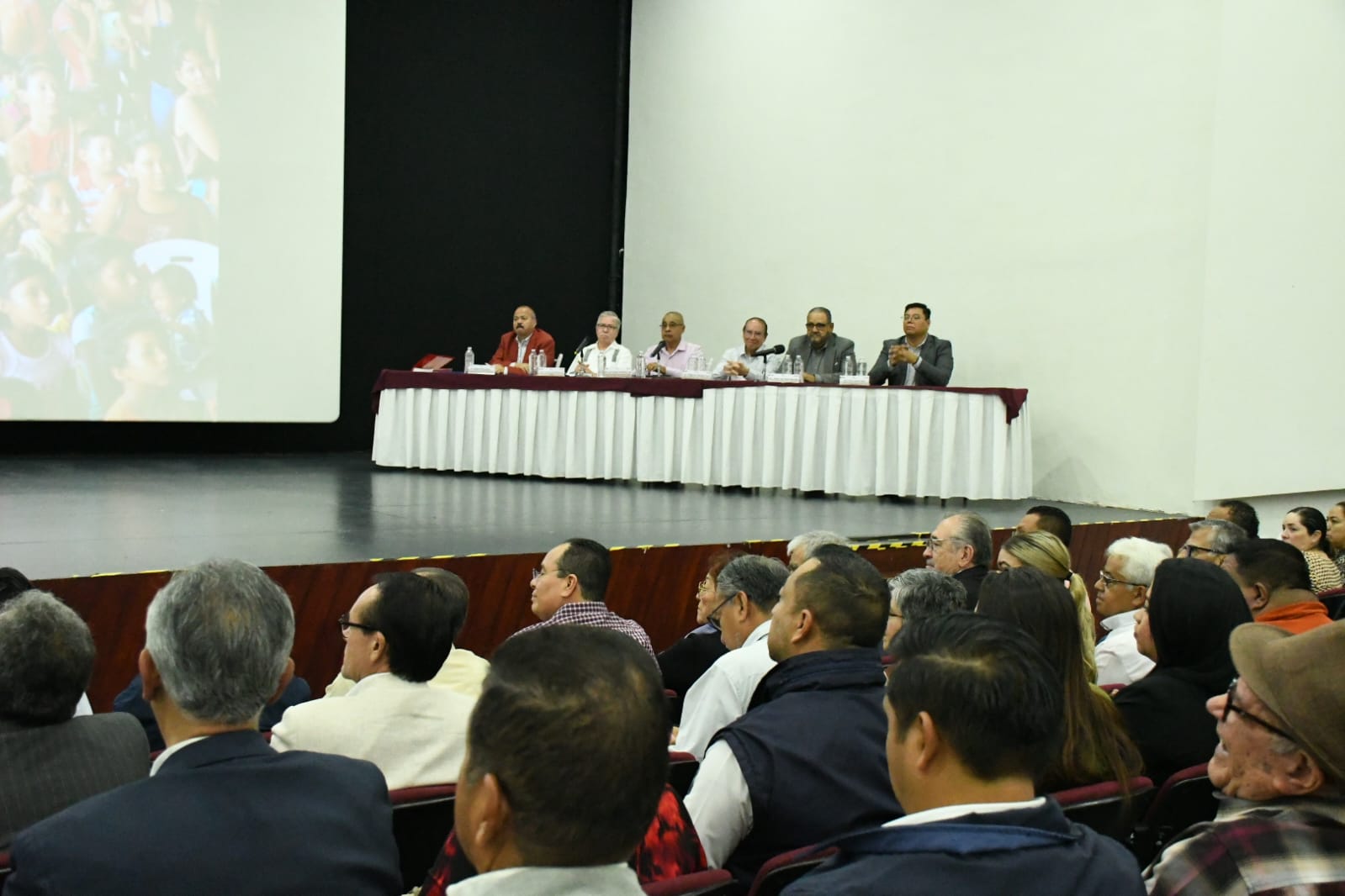 Conferencia magistral sobre seguridad social como derecho fundamental en el Foro Cultural Carmela Rey