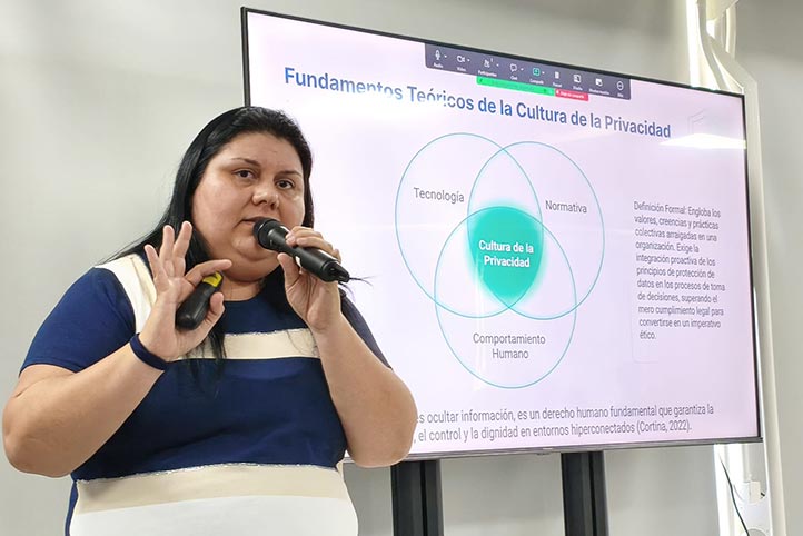 Participantes en la Primera jornada sobre seguridad y privacidad en entornos digitales de la FEI-UV