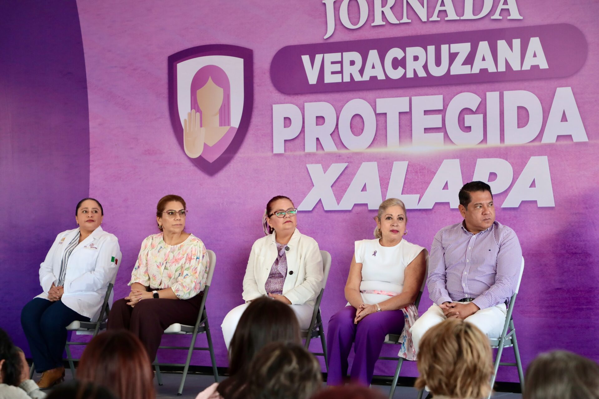 Mujeres en la Jornada Veracruzana Protegida en la colonia Rafael Lucio de Xalapa