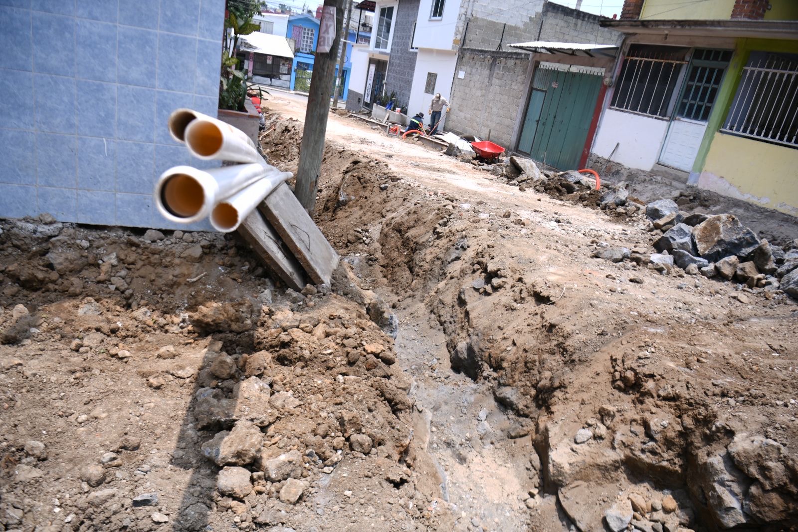 Daniela Griego supervisa obras en tres colonias de Xalapa