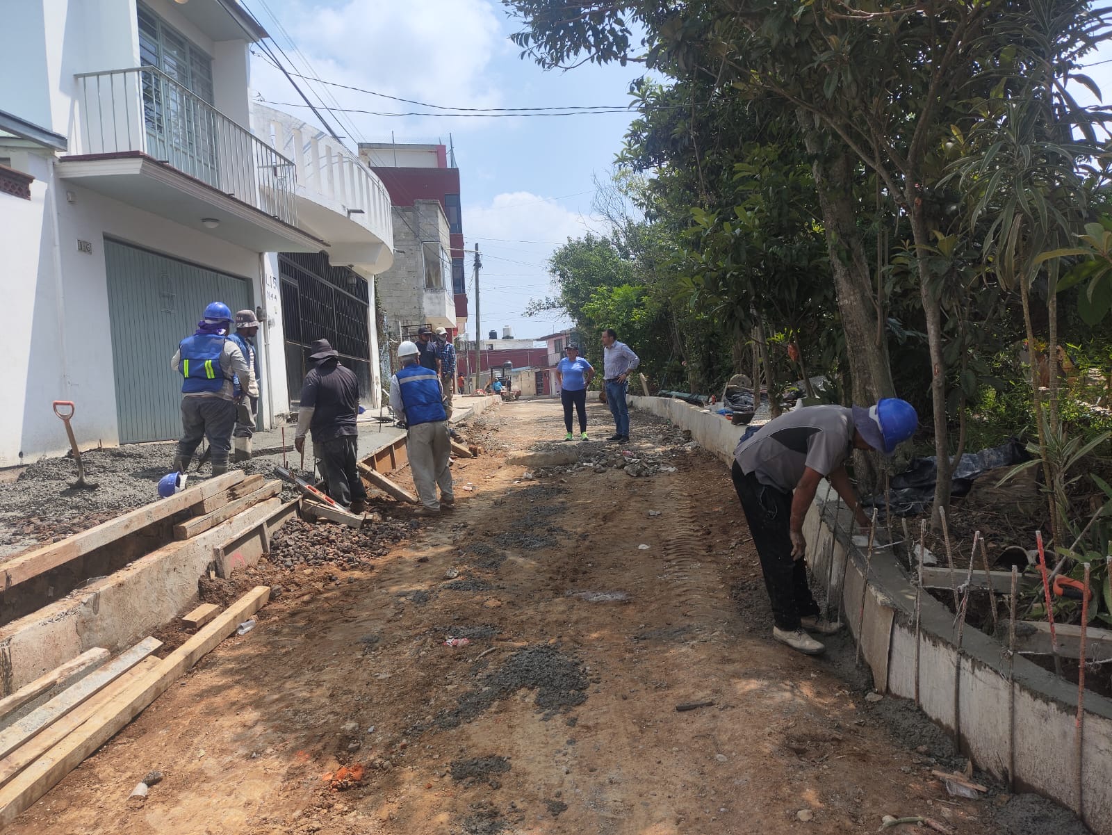 Daniela Griego supervisa obras de pavimentación en cuatro colonias de Xalapa