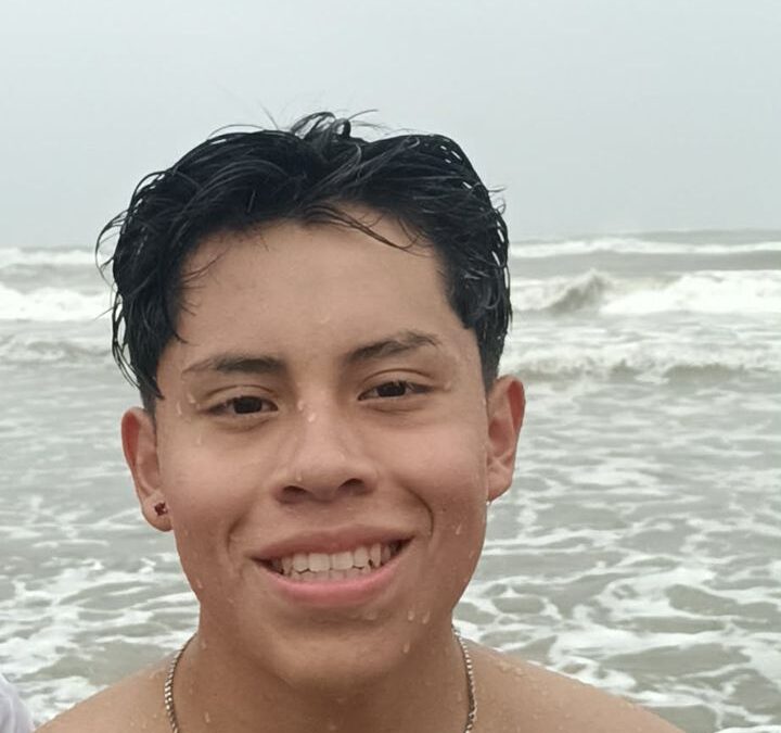 Padres de Ángel Alberto siguen buscando su cuerpo en playas de Tecolutla