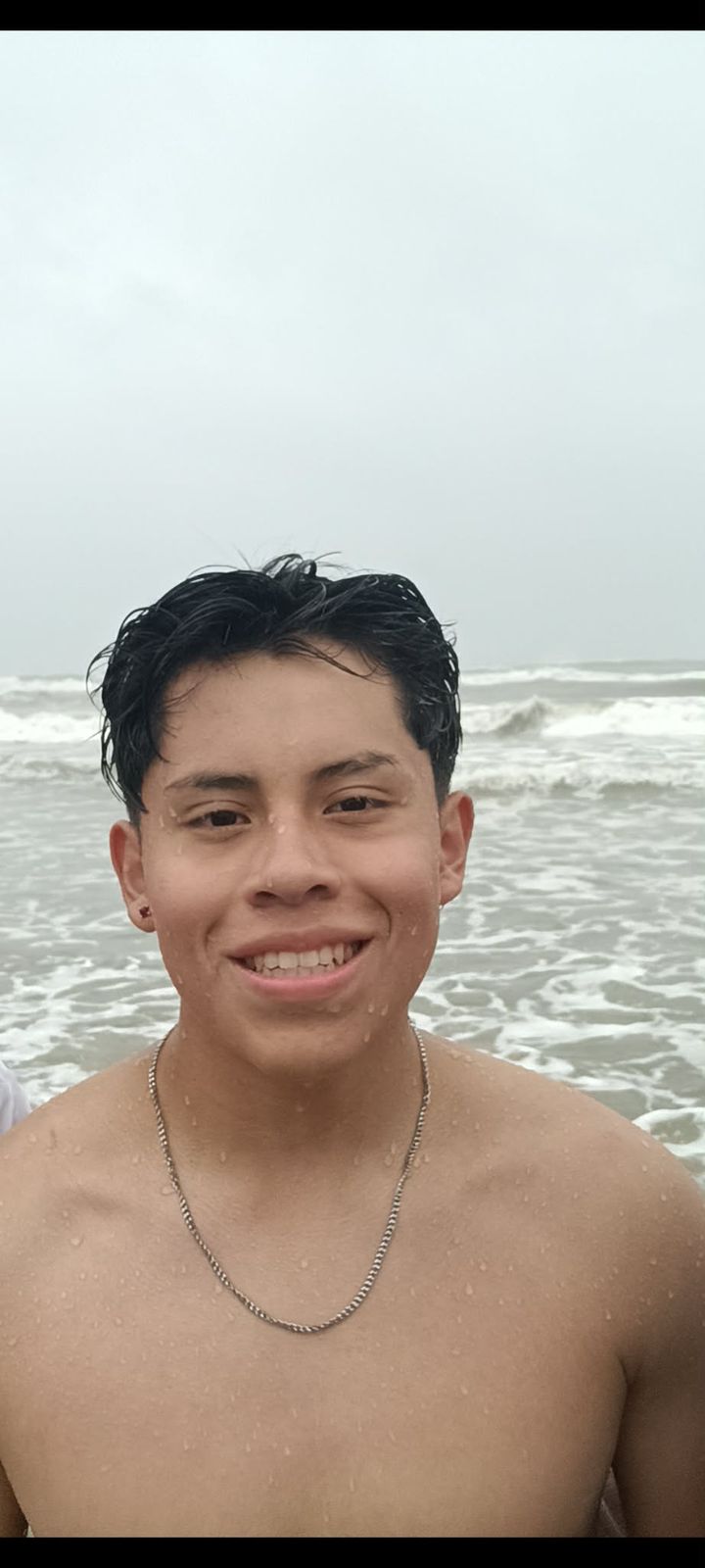 Padres de Ángel Alberto Sánchez Carmona buscan su cuerpo en playas de Tecolutla
