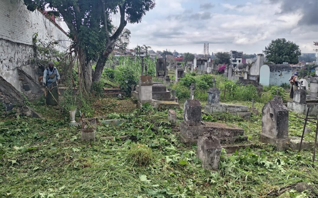 Panteones de Xalapa listos para visitas del Día de la Madre