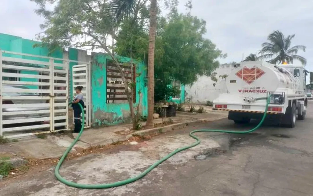 Agua bomba nueva llega a Colinas de Santa Fe, donada por la gobernadora Rocío Nahle García