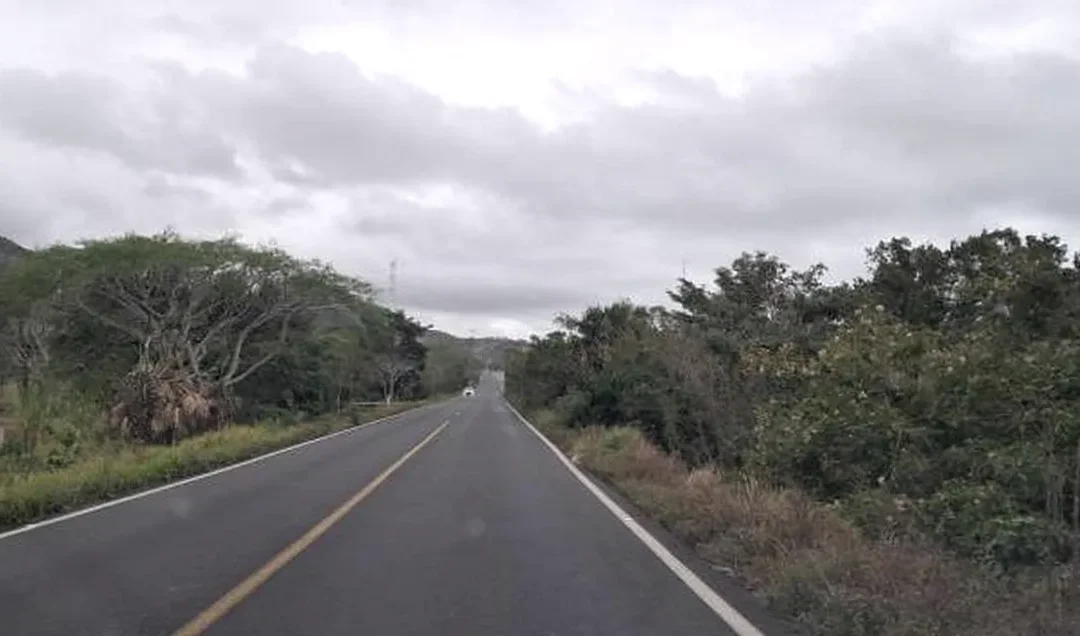Maniobras controladas en bancos de materiales de Alto Lucero por obra carretera realizarán SICT
