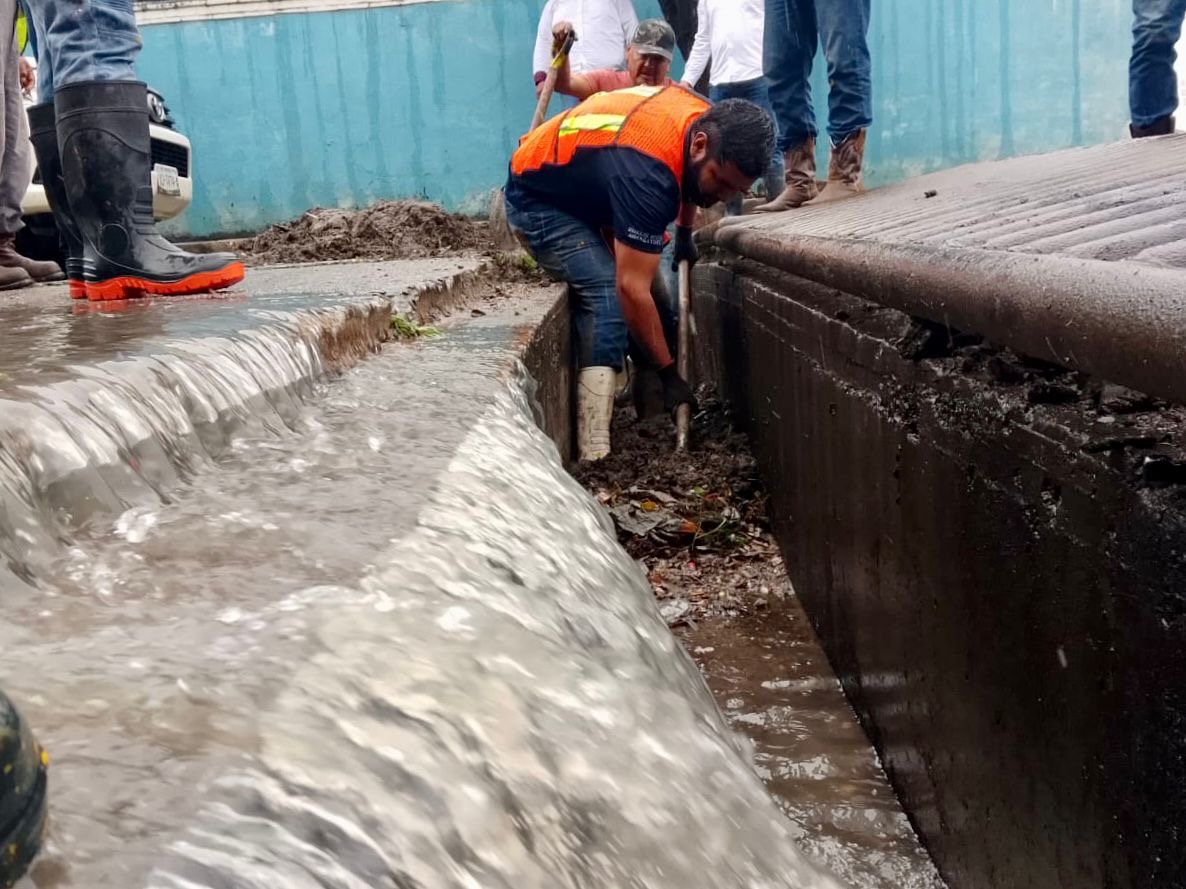 Calles inundadas en Poza Rica por las lluvias del frente frío 50