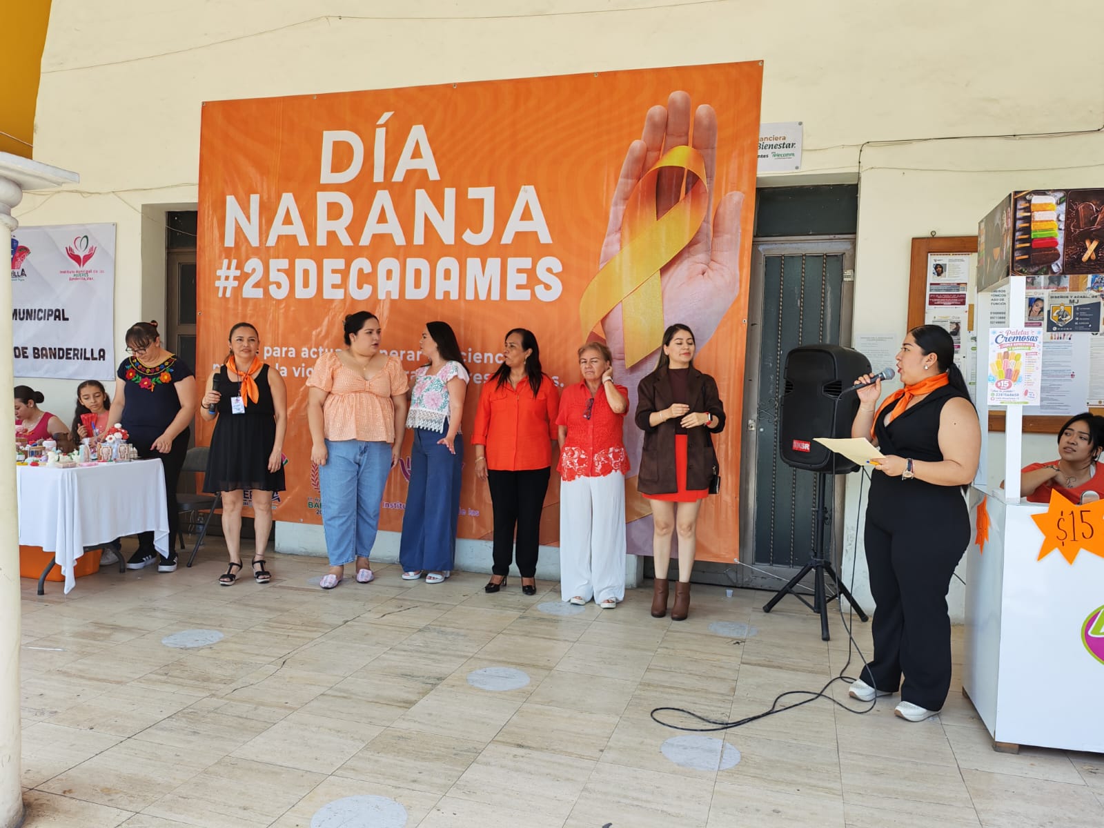 Mujeres emprendedoras ofrecen productos en la primera Expo Venta en el Palacio Municipal de Banderilla