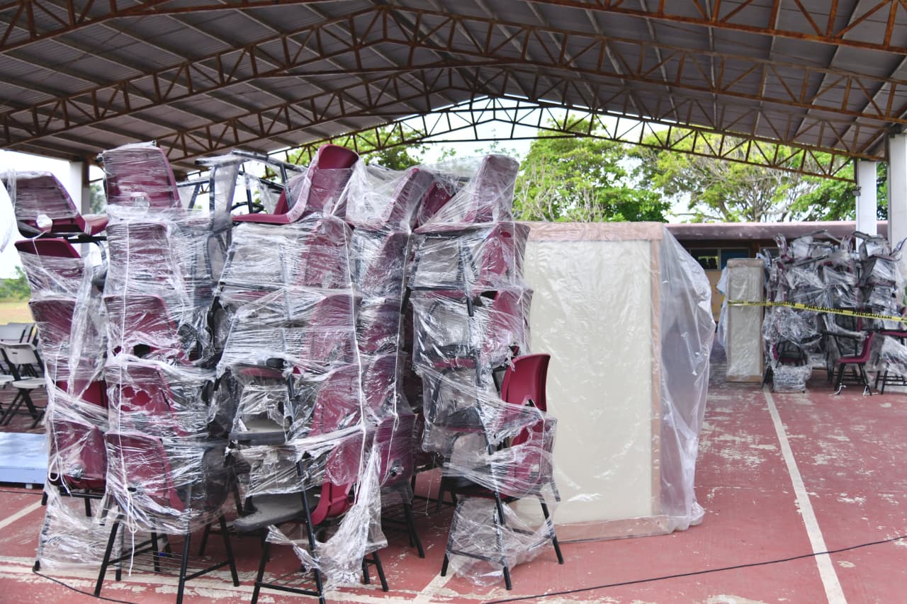 SEV entrega mobiliario a 17 escuelas en Alvarado