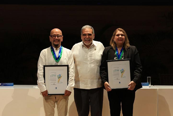 UV reconoce a académicos en Día del Maestro y entrega Premio al Decano 2026