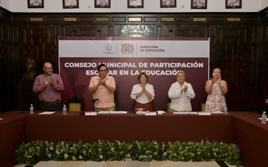 Anuncia Rosa María nuevas escuelas municipales de oratoria, poesía y ajedrez