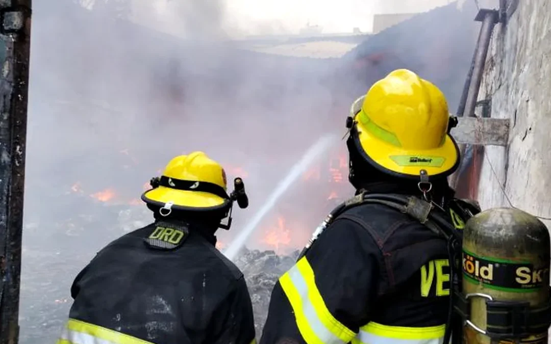 Acción adecuada de Bomberos de Veracruz contiene dos incendios en la ciudad