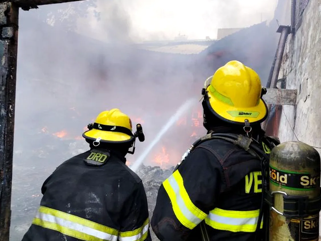 Acción adecuada de Bomberos de Veracruz contiene dos incendios en la ciudad — Hoy Xalapa