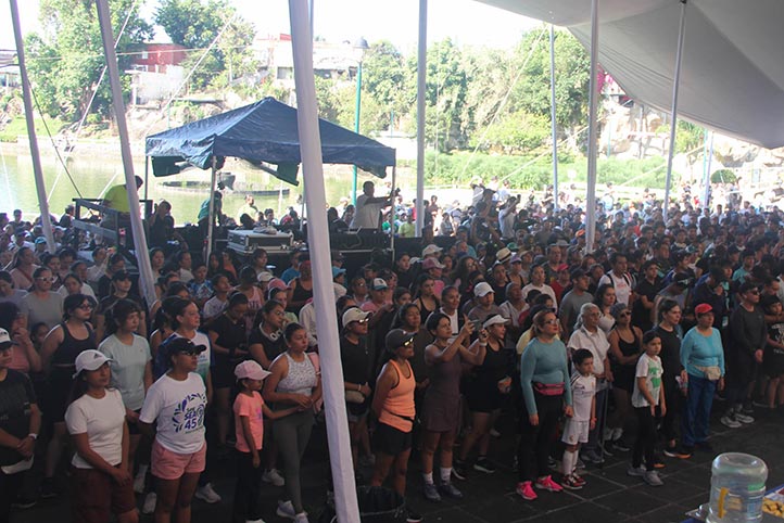 Corredores en el Social Run de la FILU 2026 en Xalapa