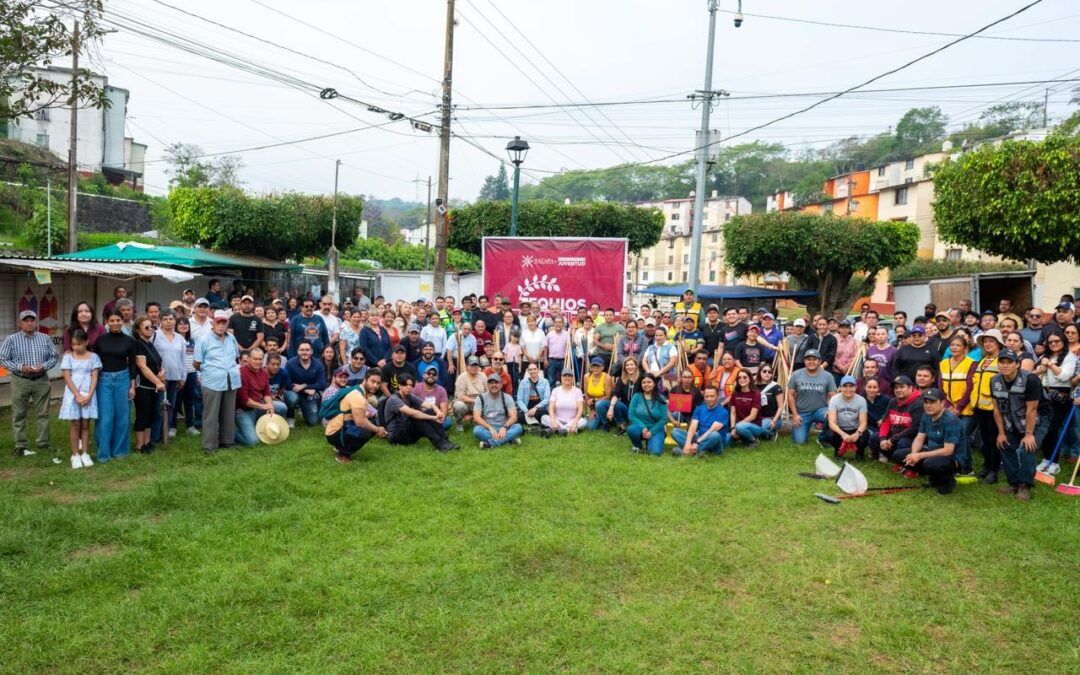 Realizan décimo primer Tequio en Xalapa 2000 para recuperar espacios públicos