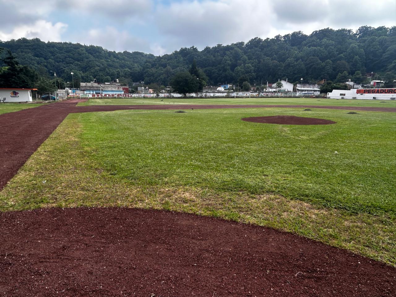 Restauran unidad deportiva El Gallito en Banderilla para campeonato nacional de béisbol juvenil