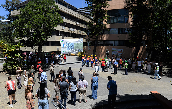 UV participa en Simulacro Nacional 2026 con mil 200 evacuados