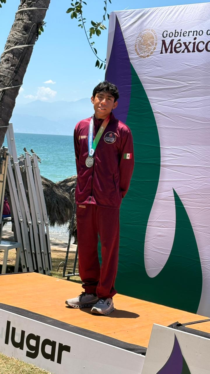 Marisela Escobar y Leonardo Yopihua con medallas de plata en Olimpiada Nacional de Aguas Abiertas