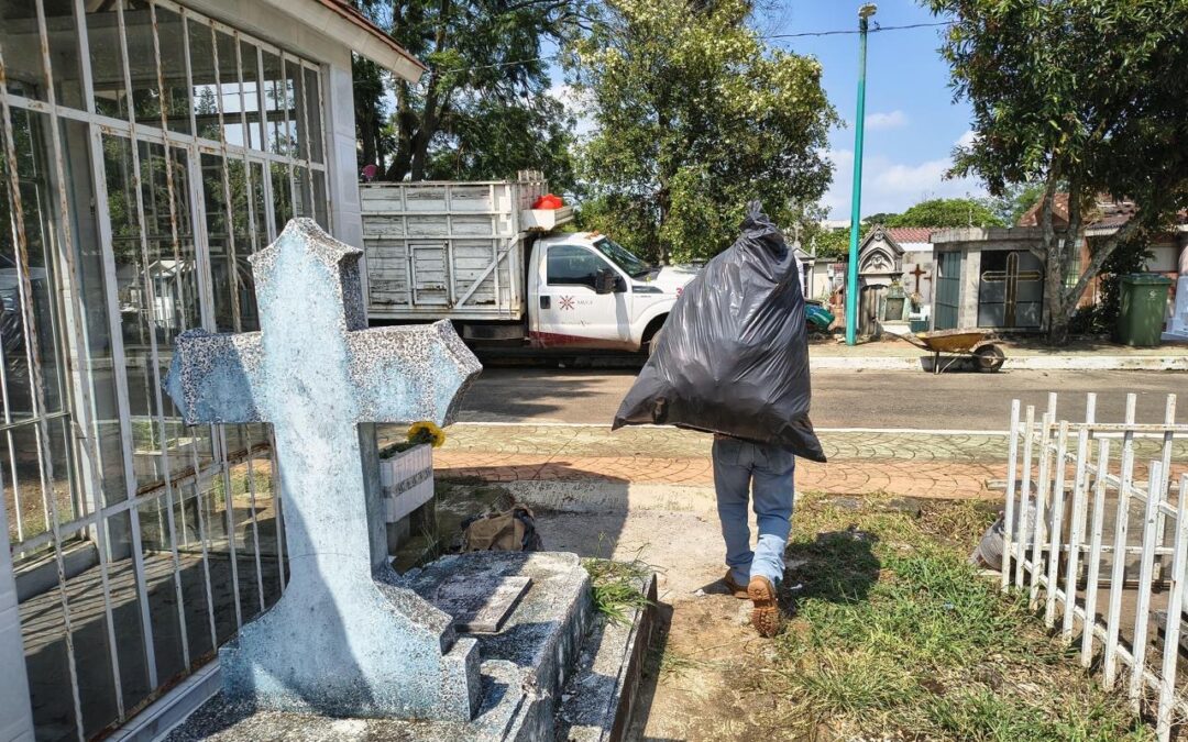 Intensifican acciones contra dengue en panteones de Xalapa