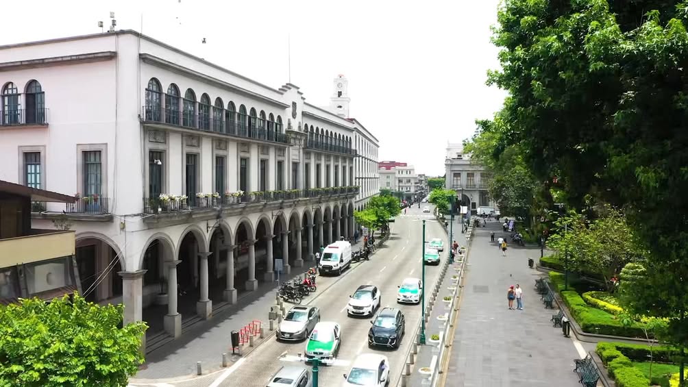 Afición reunida en el Palacio Municipal de Xalapa para apoyar al equipo mexicano durante el torneo internacional de futbol